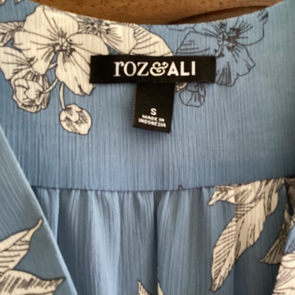 Roz & Ali blue top - Picture 2 of 4